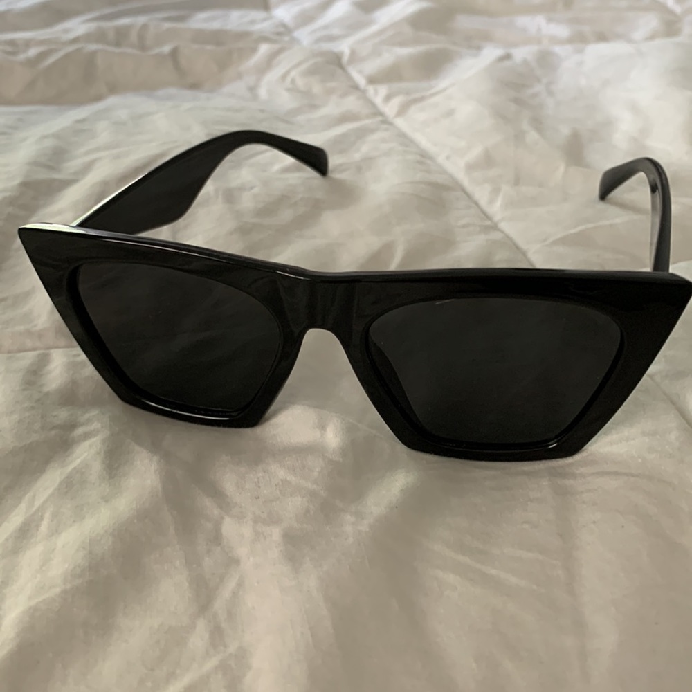 BLACK CAT EYE SUNGLASSES